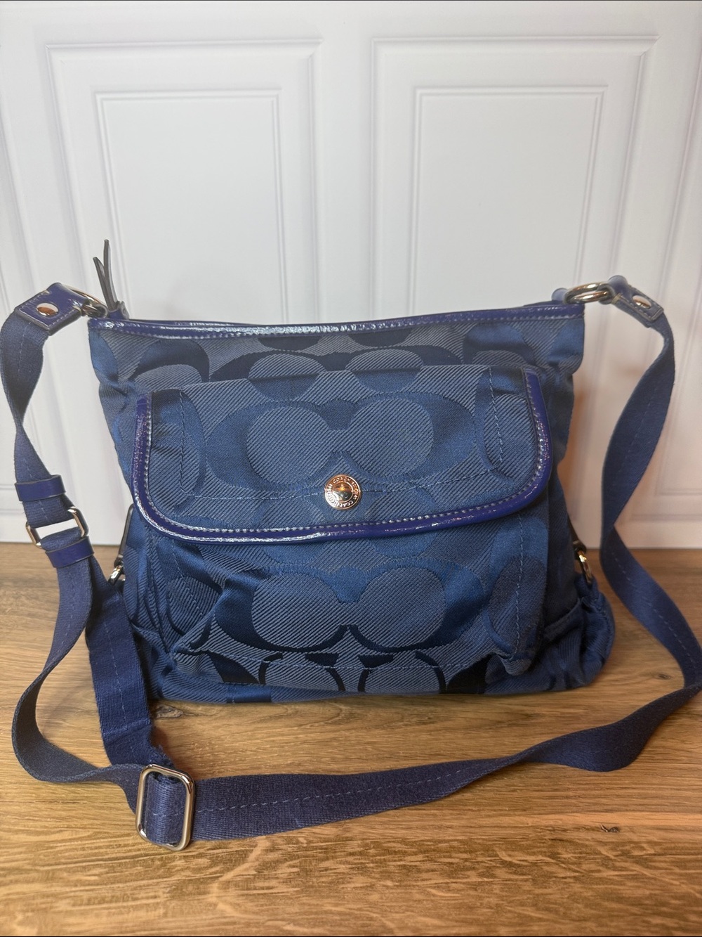Coach Kyra Signature Jacquard Nylon Crossbody Messenger Bag Navy Blue F16550 EUC